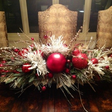 A wide variety of Christmas arrangements, interior and exterior!