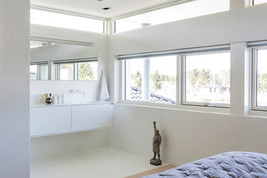Design ideas for a modern bathroom in Esbjerg.