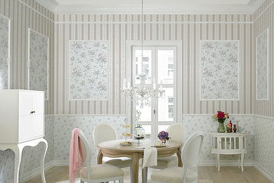 Dining room - traditional dining room idea in Toronto