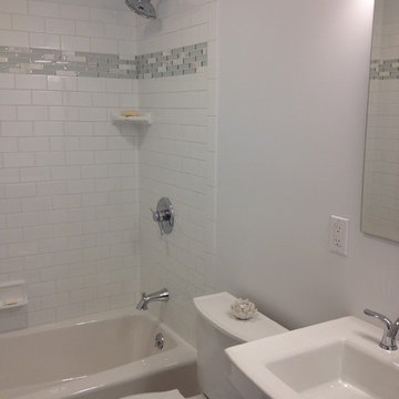 Powell Avenue Main Bath