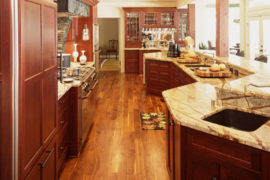 Example of a classic kitchen design in Raleigh
