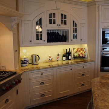 Lake Home featuring Florid Leaves Hardware