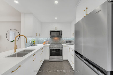 Trendy kitchen photo in Toronto
