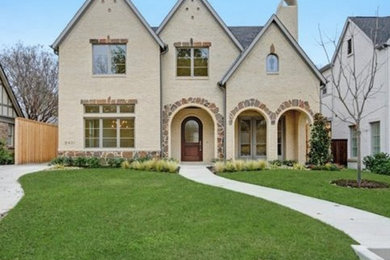 Elegant exterior home photo in Dallas