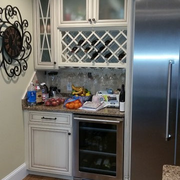 Omega Morocco Two Tone Cabinets & Silestone Sienna Ridge Quartz Countertops