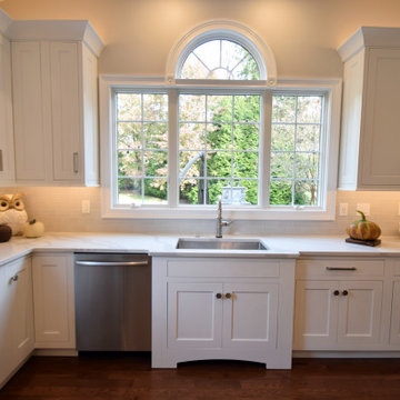 Striking Black and White Kitchen