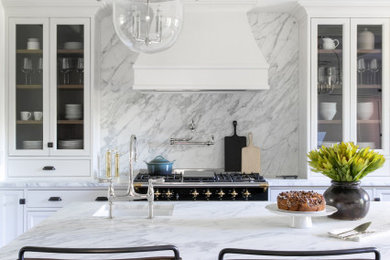 Kitchen - traditional kitchen idea in New York