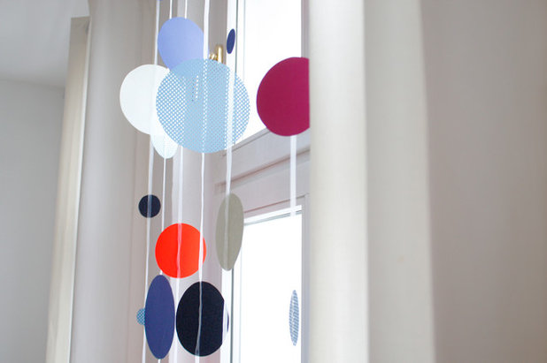 DIY: Ein neckischer Punktevorhang für Karnevals-Feeling am Fenster