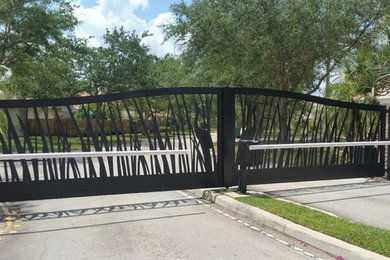 Inspiration for a contemporary entrance in Miami.