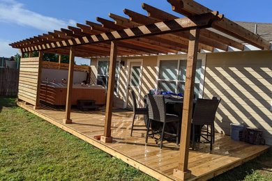 Example of a trendy deck design in Austin