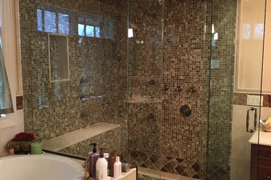 Example of a mid-sized bathroom design in New York