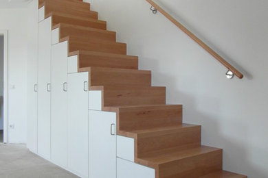 Gerade, Kleine Holztreppe mit Holz-Setzstufen und Stahlgeländer in Dortmund