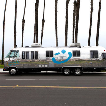 1985 345 Mobile Office Airstream - Delivering Happiness