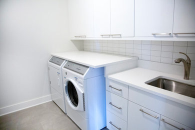 Laundry room - laundry room idea in Chicago