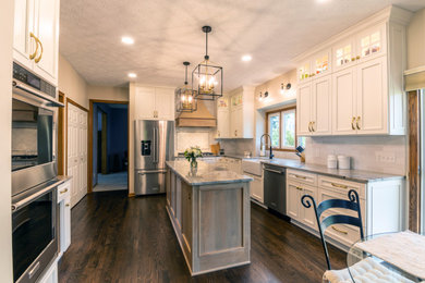 Kitchen photo in Cleveland