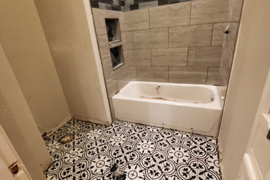 Bathroom - 1960s bathroom idea in Austin