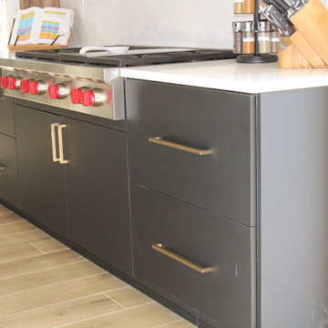 Amazing Black Cabinets, Indian Shesman With Pure White Quartz