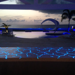 St. Martin's table - Outdoor Dining Tables