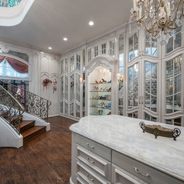 Desco  Closets
