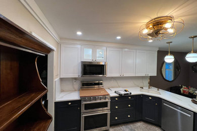Kitchen - modern kitchen idea in New York