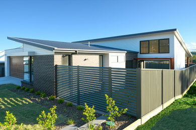 Inspiration for a contemporary home design in Newcastle - Maitland.