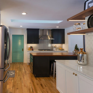 Large mid-century modern open concept kitchen appliance - Example of a large 1950s u-shaped light wood floor open concept kitchen design in Seattle with an undermount sink, shaker cabinets, white cabinets, quartz countertops, gray backsplash, ceramic backsplash, stainless steel appliances and an island