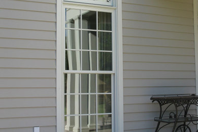 Example of a transitional exterior home design in Tampa