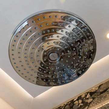 Badezimmer mit Flusskieselplatte