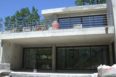 This is an example of a contemporary house exterior in Nice.