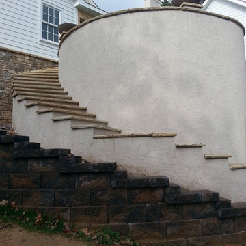 In-ground spa with retainer wall