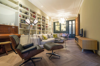 Inspiration for a mid-sized mid-century modern living room remodel in Barcelona