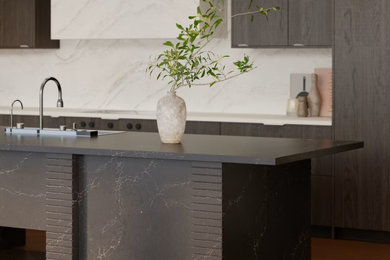 Kitchen - kitchen idea in Houston