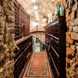 Foto på en rustik vinkällare