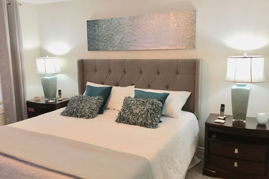 Bedroom photo in Toronto