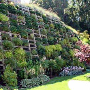 Exemple d'un jardin vertical arrière tendance.