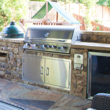 Outdoor Kitchens & Grills