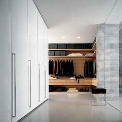 ubik walk-in closet hr - Closet Storage