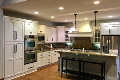 Farmhouse kitchen photo in Orange County