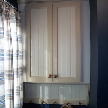 Buckingham Ct - Navy and Tan Bathroom