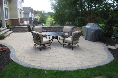 Elegant patio photo in Toronto