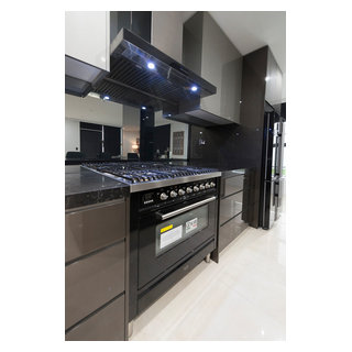 Dark, Modern Sydney Kitchen Renovation - Modern - Kitchen - Sydney | Houzz