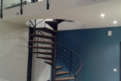 Moderne Treppe in Dijon