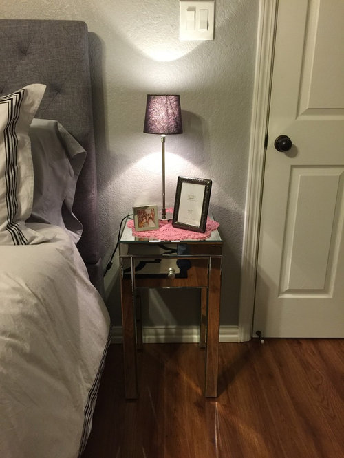 Decorating a mirror bedside table