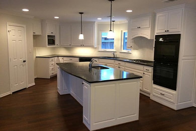 Kitchen - kitchen idea in Dallas