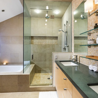 75+ Badezimmer mit Travertinfliesen und gefliestem Waschtisch Ideen