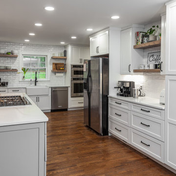MODERN FARMHOUSE KITCHEN