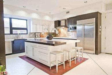 Inspiration for a contemporary kitchen remodel in Los Angeles