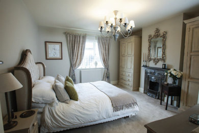 Inspiration for a traditional bedroom in Hampshire.
