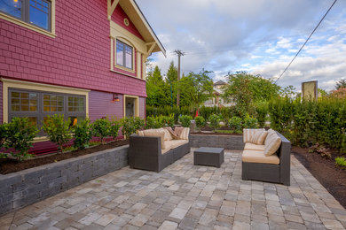 Example of a patio design in Vancouver