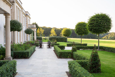 Inspiration for a classic garden in Oxfordshire.
